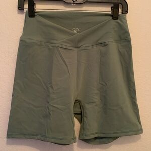 NWOT kamo fitness featherlite enhanced wrapped shorts